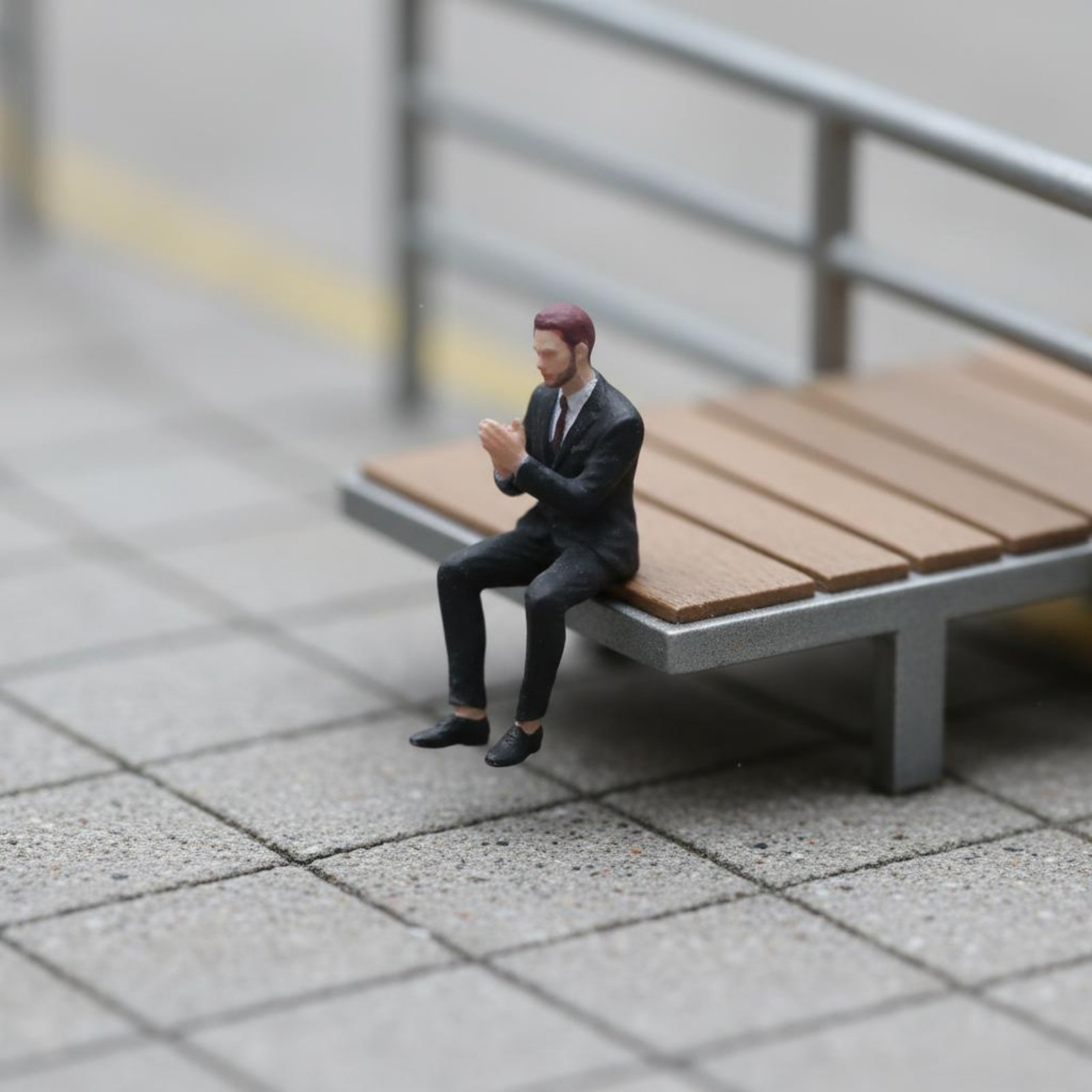 1:64 Scale Sitting Man Figure  - Men'S Suit Accessories 评论和价格