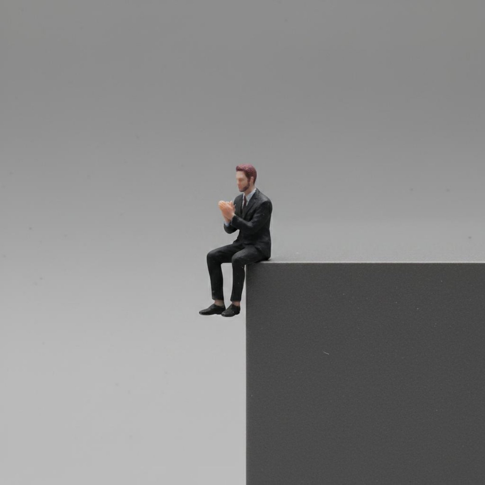 1:64 Scale Sitting Man Figure  - Men'S Suit Accessories 评论和价格
